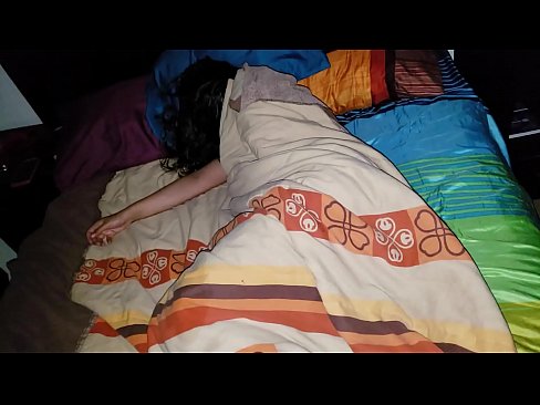 ❤️ Anak tiri berating ibu tiriné enom nalika dheweke turu. Porno krasan ing kita% jv.sexonfire.ru% ☑